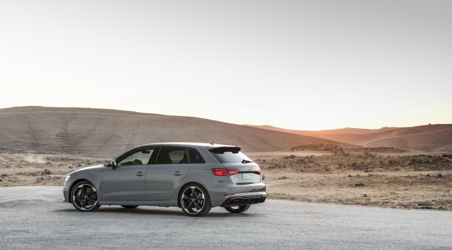  Audi RS3 Sportback (8V) 2017 года  (WW) (фото 21 из 40)